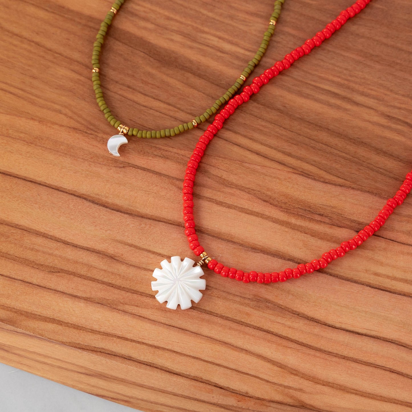 Daisy Necklace | Beaded Necklace with Daisy Pendant